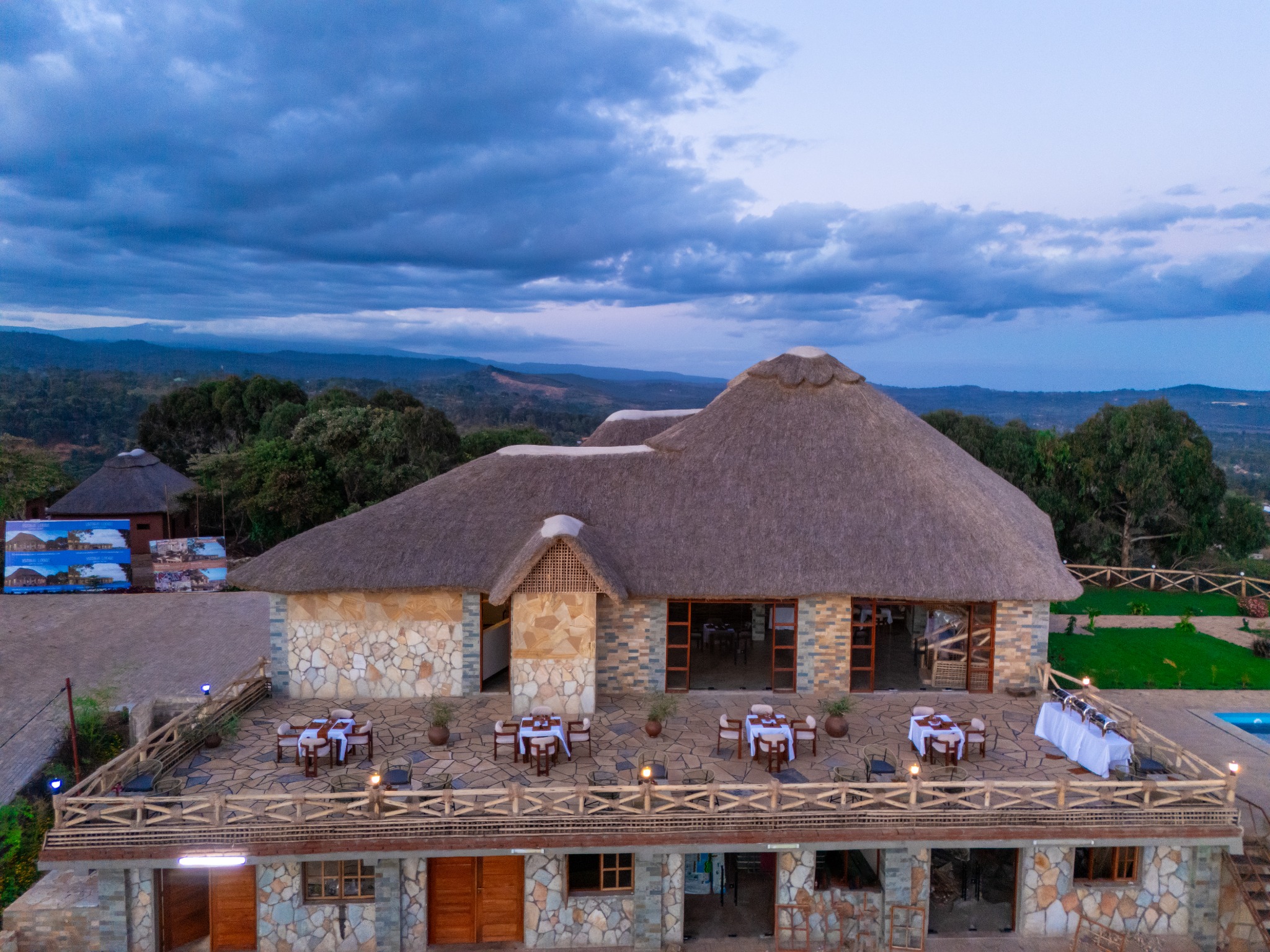 Kutana Lodge main house and terrace